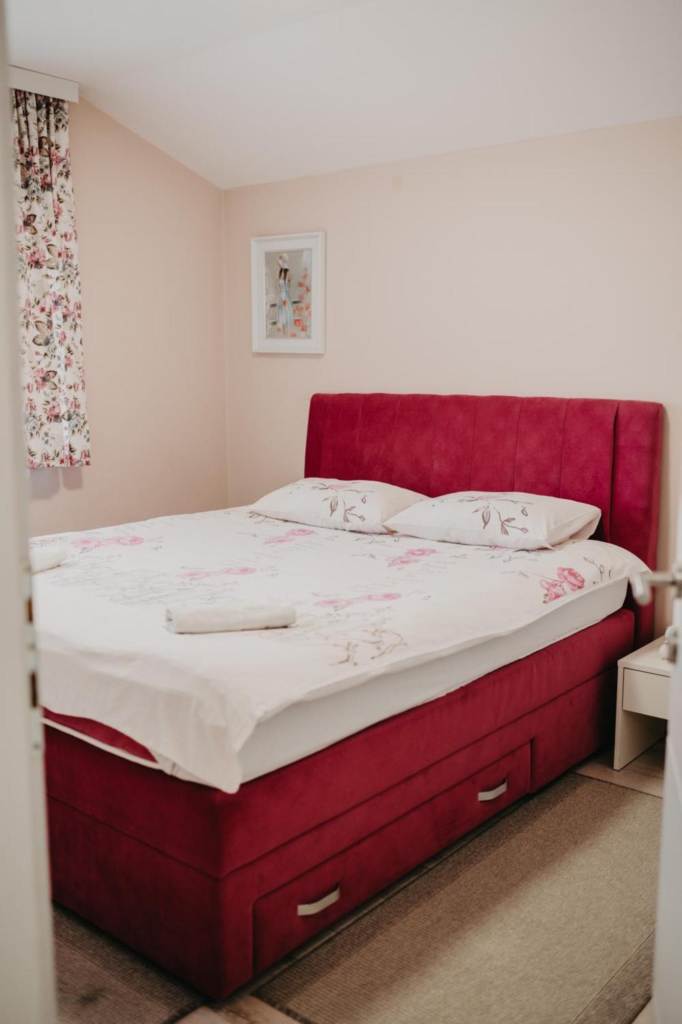 Prenociste Park Bed & Breakfast Modrica Exterior photo