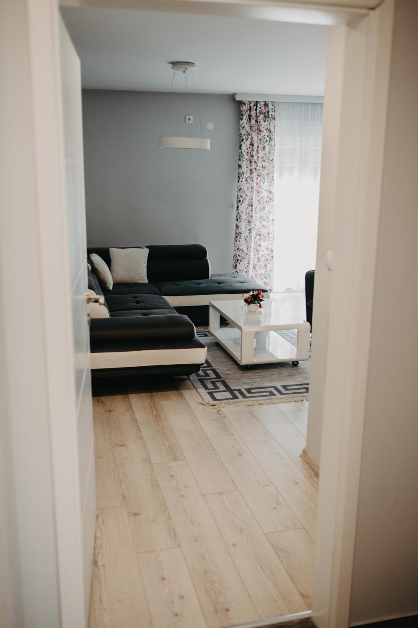 Prenociste Park Bed & Breakfast Modrica Exterior photo