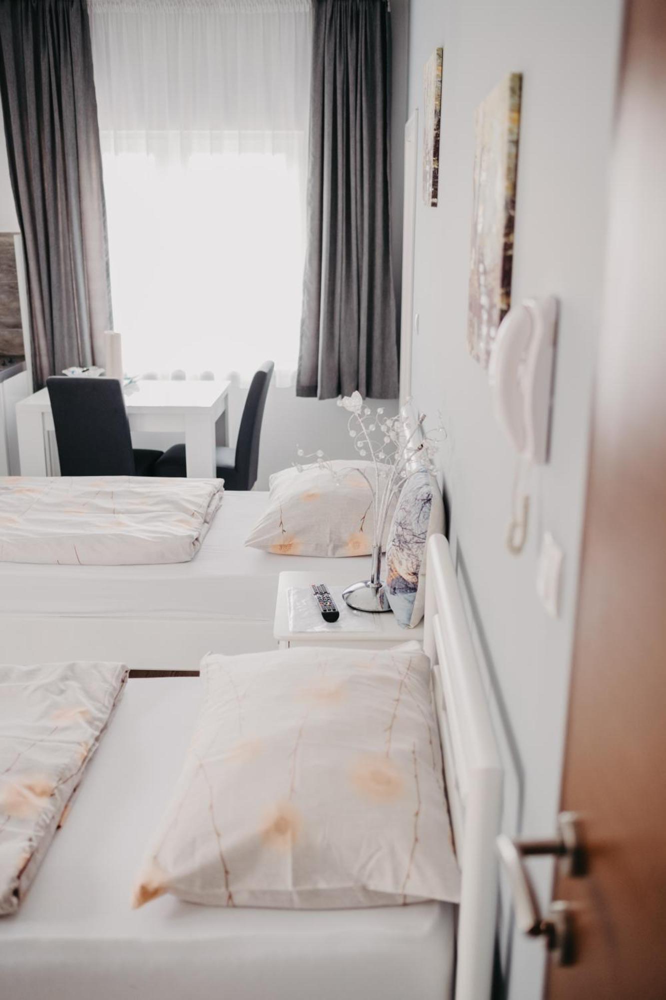 Prenociste Park Bed & Breakfast Modrica Exterior photo