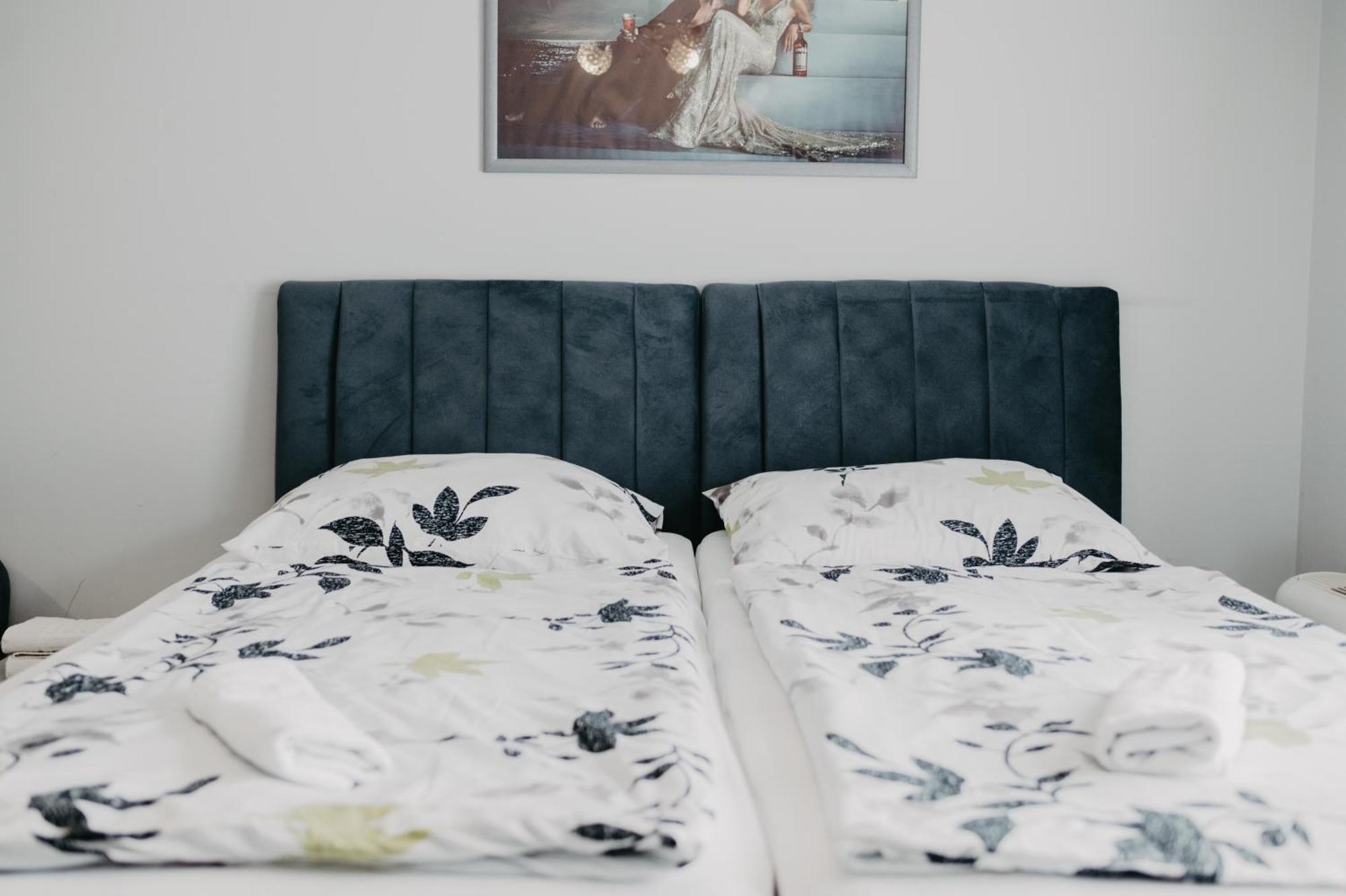 Prenociste Park Bed & Breakfast Modrica Exterior photo
